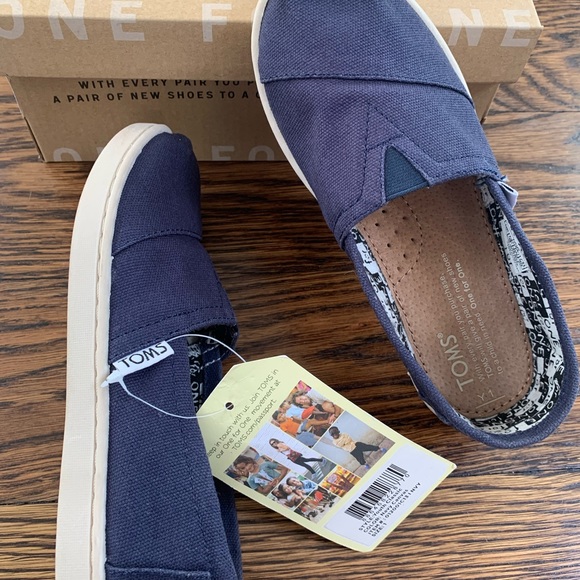 Toms Canvas classic shoes, Brand New - Picture 3 of 7